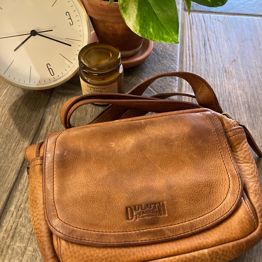 Duluth Trading Co. tan lifetime leather small crossbody